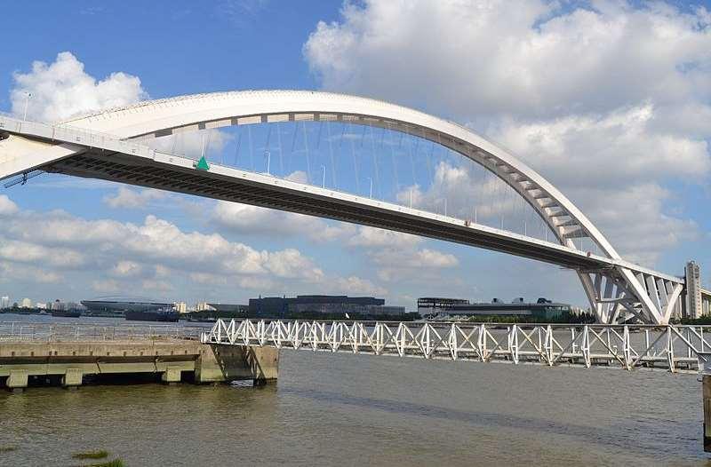 REALIZOVANÉ MOSTY Most Lupu v Shanghaji najväčší oblúkový most s plnostenným oblúkom hlavné pole má