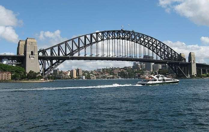 REALIZOVANÉ MOSTY Most v prístave v Sydney najznámejší oblúkový most na svete slúži na prevedenie cestnej a železničnej dopravy cez prístav