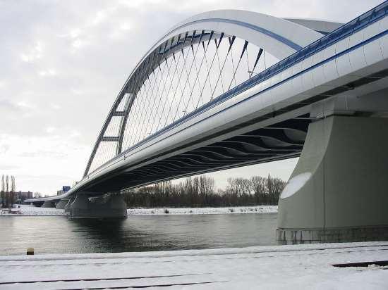 REALIZOVANÉ MOSTY Most Apollo v Bratislave rozpätie hlavného pola je