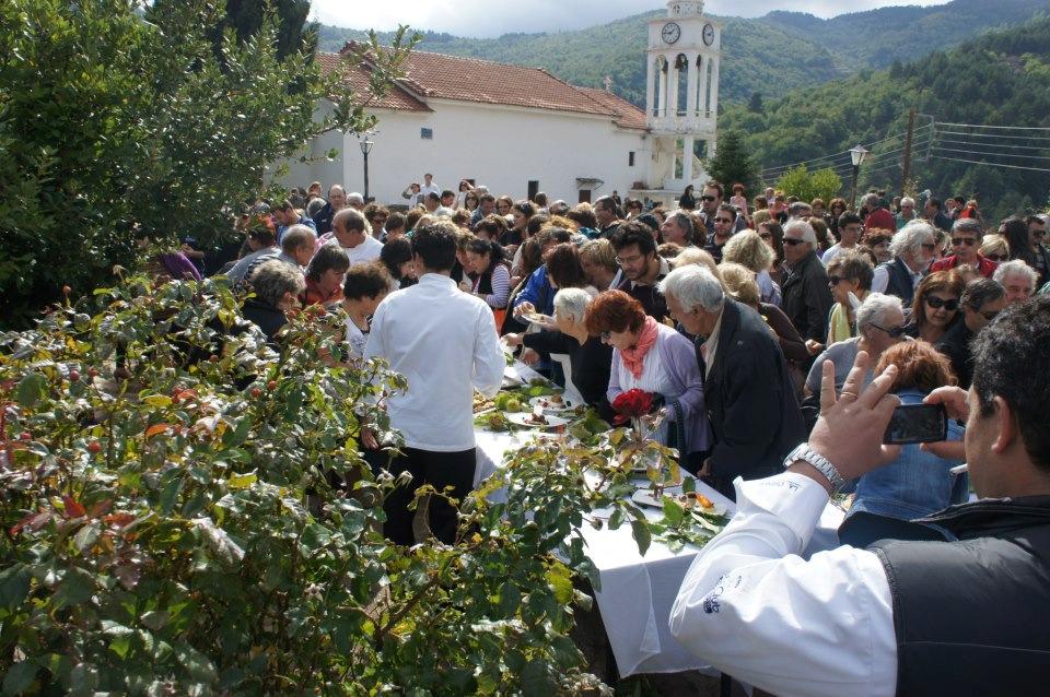 3 τα χωριά και αναδεικνύουν την αλληλεγγύη και την συλλογική προσπάθεια για προσφορά σε καιρούς απαξίωσης.