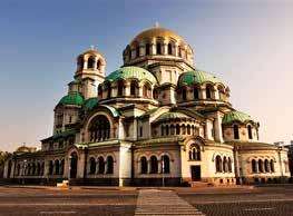 Εκεί θα δούμε τις βυζαντινές εκκλησίες της Αγίας Σοφίας και του Αγίου Ιωάννη του Παντοκράτορα, τα μεσαιωνικά τείχη, το αρχαιολογικό μουσείο και θα κάνουμε περιπάτους στα όμορφα στενά με τα