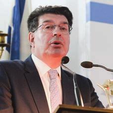 ΘΕΣΕΙΣ ΚΑΙ ΠΡΟΣΕΓΓΙΣΕΙΣ ΤΩΝ ΠΑΡΑΓΩΓΙΚΩΝ ΦΟΡΕΩΝ Θεόδωρος Φέσσας Πρόεδρος Συνδέσμου Επιχειρήσεων και Βιομηχανιών (ΣΕΒ) «Οι μετανάστες που θα δεχθούμε και θα πρέπει να υποδεχθούμε τις υπόλοιπες