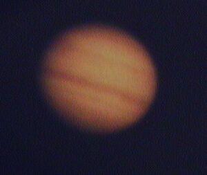 27 Slike Slika 1: Saturn. Okularna projekcija s 25cm/f10 teleskopom Meade LX200 in okularjem 9mm.