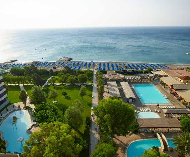 Το Esperides Beach βρίσκεται στην ανατολική πλευρά της Ρόδου, πάνω στην παραλία, 3 χλμ από το Φαληράκι και 12 χλμ από την πόλη.