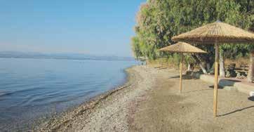 Η Ερέτρια βρίσκεται στο κεντρικό τμήμα του νησιού, στη μέση ακριβώς των δυο αυτών κομματιών γης, προσφέροντας στον επισκέπτη το καλύτερο μέρος από το καθένα.