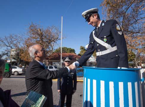 με ευαισθησία και σεβασμό στέκεται δίπλα στους συμπολίτες μας που έχουν περισσότερη ανάγκη.