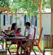 com Rezervacijski centar: T +385 52 465 010 F +385 52 423 073 E camping@valamar.com Recepcija kampa: 01.04. - 06.10.2012.