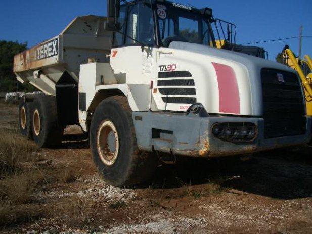 - brzina praznog dampera(ovisno o terenu) 40-50km/h - brzina punog dampera 10-25 km/h - 1500 sati rada