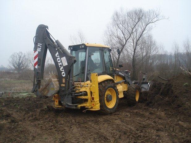 Slika 2.5 kombinirani stroj-volvo BL71 (http://www.njuskalo.