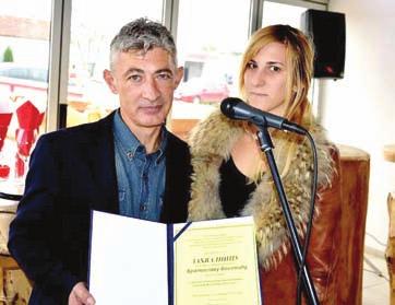 Svo ju po dr šku da li su i Uni ja po ljo pri vred nih pro iz vo đa ča Ka men ko Ka tić pri mio na gra du za ži vot no de lo Srem ske Mi tro vi ce, Agro Sa va AS Hi bridi iz Ši mi no va ca i dru gi.
