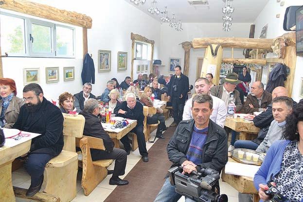 dr Mila din Še vr lić, prof sor po ljo pri vrednog fa kul te ta u Be o gra du i pred sed nik Za dru žnog po kre ta Sr bi je, Če do mir Ke co, ured nik li sta Ga zdin stvo iz No vog Sa da i Ti ho mir