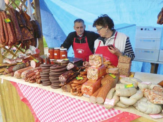 Jer, bi lo je tu gi zda vih ko nja, mu zi ke, igre, ali i pa pri ka ša, pi ta, gi ba ni ca, štru dli, ša pi ca, svi le nih bom bo na, li ci der skih sr ca, ra ki je i vi na, su ve ni ra i ru ko tvo