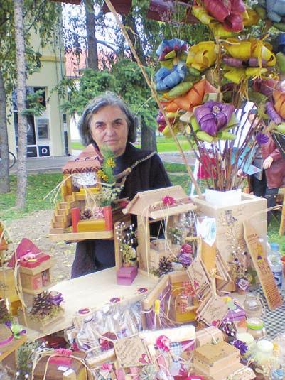 nja, mu zi ke i igre, pa pri ka ša, pi ta, gi ba ni ca, aj va ra, pek me za, kom po ta, pa ra dajz so ka, si ra, te pi ha ruč nih rado va.