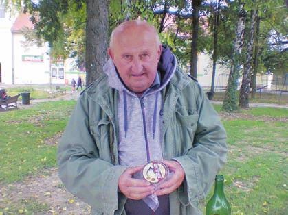 Ne ko ma nju ne ko ve ću, a ne za do voljni ma osta je na da da će do go di ne učešće bi ti bo lje i is pla ti vi je.