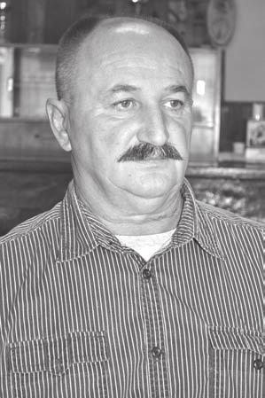 Upra vo iz tog raz lo ga sam se i opre de lio da dr žim svi nje, ov ce i ko ze ka že Živ ko Đur đe vić iz Ku ku je va ca P Živ ko Đur đe vić iz Ku ku je va ca - Osim ve li ke po vr ši ne ze mlje, du