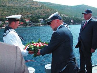 Uru Ëe nje od li ko va nja pred sjed ni ka RH Na kon mi se, u vi li Ku pa ri izas la nik pred sjed ni ka RH ge - ne ral zbo ra Jo sip Lu ciê i mi nis tar obra ne Be ris lav Ron Ëe viê u na zoë nos ti