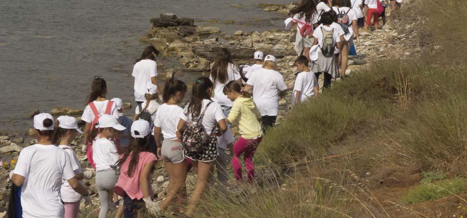 με τη βοήθεια της υπηρεσίας Καθαριότητας Δήμου Κρωπίας και τη συνδρομή του συλλόγου την εβδομάδα 23-27 Απριλίου 2018.