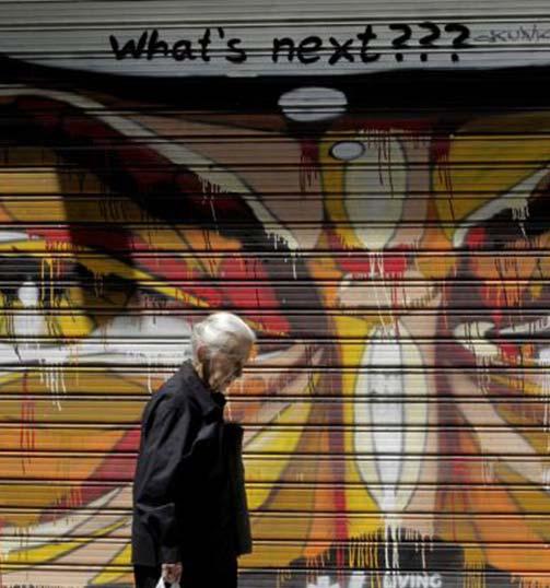 Α λλωστε και ο ΟΟΣΑ στην πρόσφατη έκθεσή του «κρούει τον κώδωνα του κινδύνου» για την οικονομία και αναφέρει ότι η ανεργία, η φτώχεια και η ανισότητα παραμένουν υψηλές, οι μισθοί είναι χαμηλοί, οι