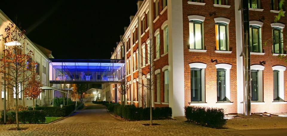 Fronius International Headquarter Office, Wels PAUAT ARCHITEKTEN Ενεργειακι ανακαίνιςθ βιομθχανικοφ κτιρίου Εςωτερικι μόνωςθ τοιχοποιίασ 12 cm, τζγθσ 60 cm, Πιςτοποιθμζνα
