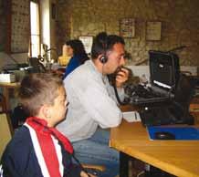 Rađeno je s uređajima ICOM 706MKII, Alinco DX-70 i Kenwood TS-2000, raspoređenima u prizemlju zgrade. Uz uobičajenu opremu imali smo i 4 prijenosna računala.