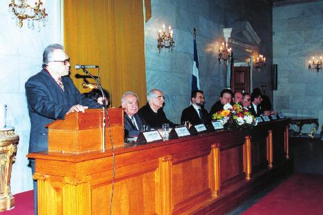 10 ΙANOYAΡΙΟΣ - ΙΟΥΝΙΟΣ 2001 Ç Öôþ åéá óôçí ÅëëÜäá êáé Ôï Äçìïãñáöéêü ÆÞôçìá ÅêäÞëùóç ôçò Ï.Ê.Å. óôçí ÐáëáéÜ ÂïõëÞ Η Οικονομική και Κοινωνική Επ