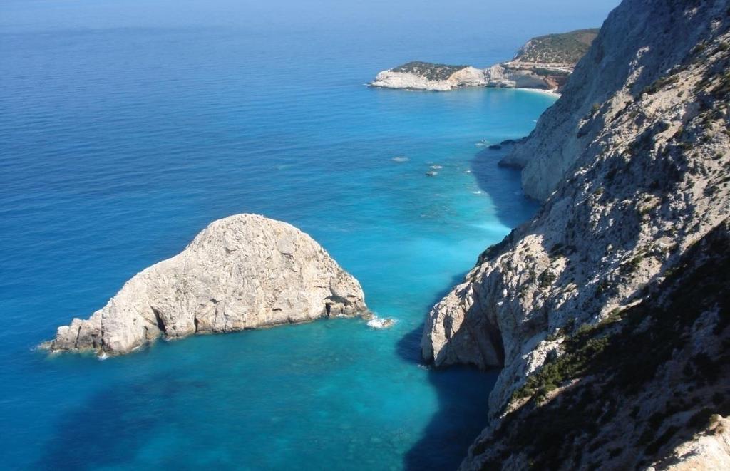 της Κυράς», όπου Κυρά θεωρείται η Σαπφώ.
