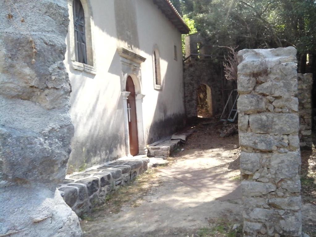 μοναχών ήταν πάντοτε σημαντικός. Κατά την Φραγκοκρατία, η μονή αποτέλεσε το άτυπο αντιστασιακό κέντρο της Ορθόδοξης μαρτυρίας στη γύρω περιοχή.