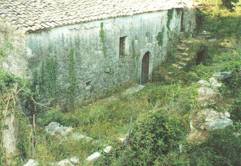 Λέγεται έτσι, γιατί είναι αφιερωμένο, από την ίδρυσή του, στον Αρχάγγελο Μιχαήλ, τον Ασώματο.