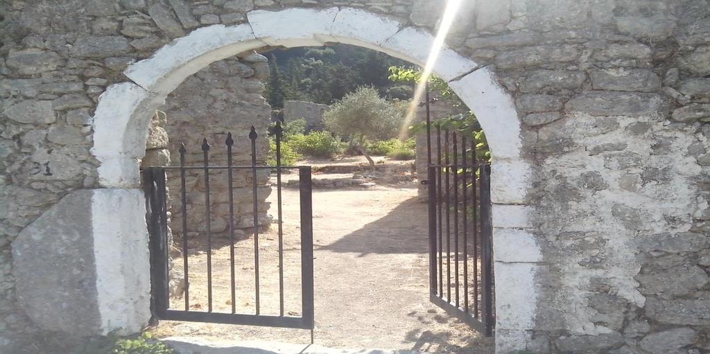 Η Προσφορά της Μονής Η προσφορά της Μονής για ολόκληρους αιώνες στη διάδοση και συνέχιση του Σταυρού και της Ανάστασης του Χριστού υπήρξε κορυφαία και σημαντική.