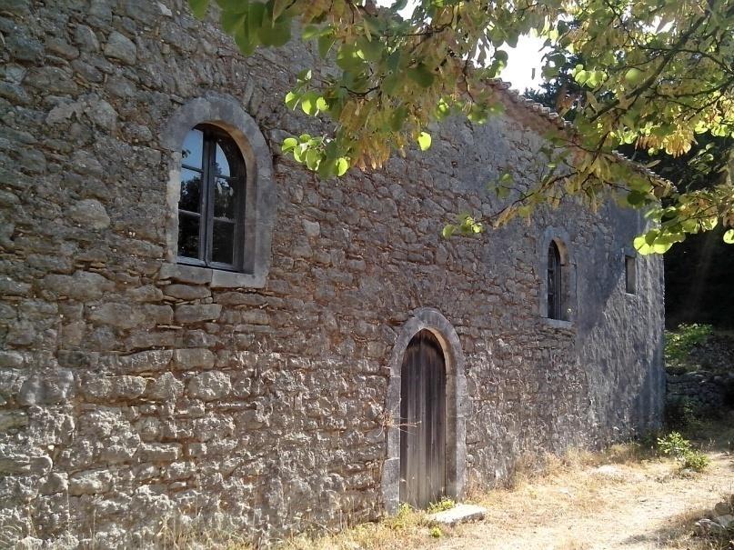 Αργότερα, το 1709, το μοναστήρι επεκτάθηκε με νέες δωρεές και ο τότε ηγούμενος Θεοφάνης Κολυβάς, αύξησε τον αριθμό των