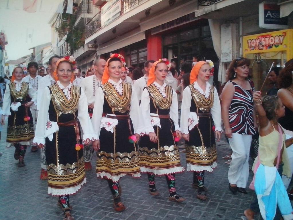 Φωτ. 75: Παρουσίαση του μουσικοχορευτικού