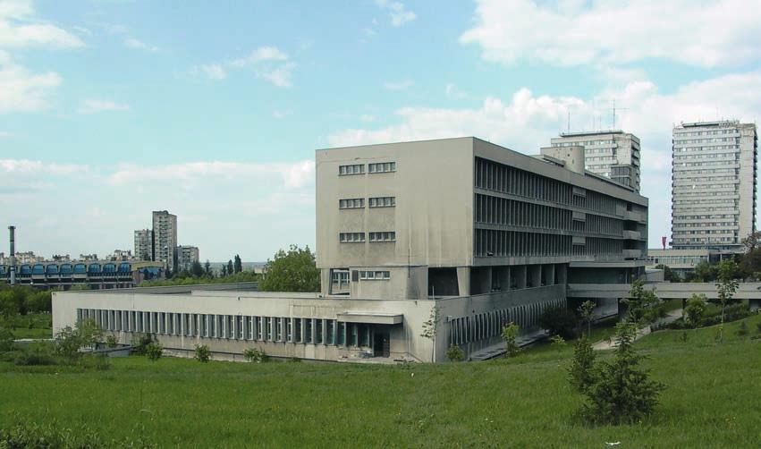 ЗГРАДА ВОЈНОГЕОГРАФСКОГ ИНСТИТУТА У БЕОГРАДУ Сл. 13. Војногеографски институт данашњи изглед зграде у амбијенту и материјала присутних у архитектури Ле Корбизјеа и Миса ван дер Роа.