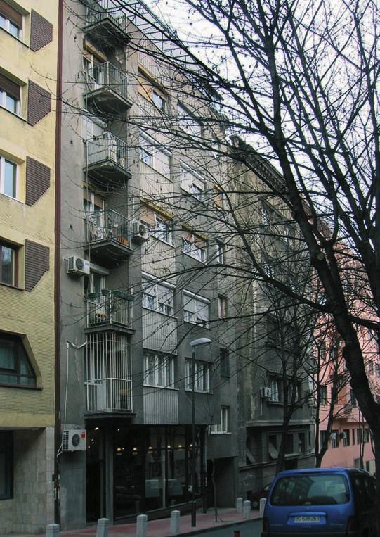 ВАЛЕНТИНА БРДАР Сл. 7. Стамбена зграда у Доситејевој 13, 1963. Сл. 8. Конкурсни пројекат за Грађевинску комору у Београду, 1958.