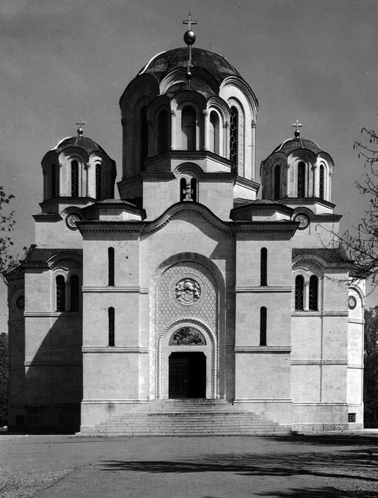 АЛЕКСАНДАР КАДИЈЕВИЋ Уз све наведено, критички вокабулар политичке историографије и прагматизмом испуњене дневнополитичке праксе неконтролисано се преноси у екстремни дискурс друштвене историје