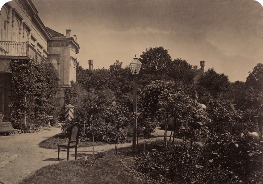 МИРОСЛАВ ТИМОТИЈЕВИЋ Сл. 14. Дворски врт, фотографија, И. В. Громан, између 1876. и 1878.