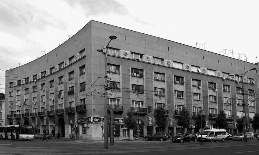 ГОРАН ПОЛОВИНА Сл. 10. Дом инвалида, Димитрије Леко историјсконародној прекретници, биће које се колеба да ли да остане при старом животу а у чему да се сагласи са новим.