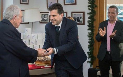 η κ. Χαλά με δυο μπουφέ,