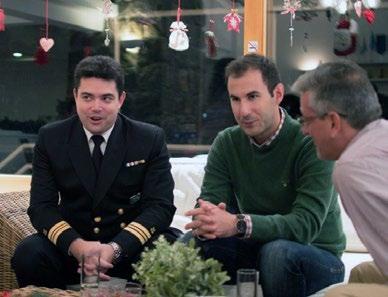Σ. Μαριάννα Φωτοπούλου και Αλέξανδρος Σταματιάδης. Ένα μεσημεριανό με φουρτάλια, κρασί, μακαρονάδα και τον αφηγηματικό Αντώνη Διαβατίδη με παλιές αντριώτικες ιστορίες και τραγούδια.