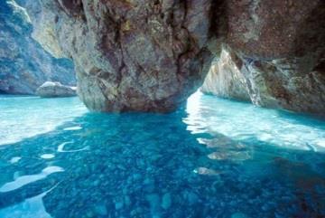 Έχει έκταση 196,308 τετραγωνικά χιλιόμετρα και το μήκος των ακτών της είναι 118,5 χιλιόμετρα.