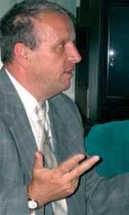 AKTUALNO Raziskava organizacijske klime 12 Rudar 5/2005 Janko Lukner:»Prav gotovo si vsi želimo, da bi se plače hitreje povečevale in bi lažje sledile vsem stroškom, ki jih imamo kot porabniki.