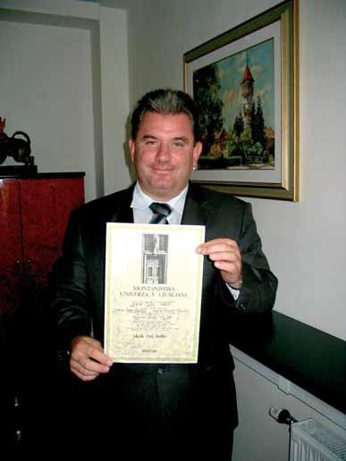 NAŠ GOST - Mag. Andrej Vizjak Čutim veliko spoštovanje do rudarskega poklica! Letošnji slavnostni govornik na 45. skoku čez kožo bo minister za gospodarstvo mag. Andrej Vizjak. Rojen je bil v Brežicah in tam še vedno živi.