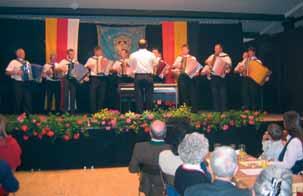 24 Rudar 5/2005 Za Alojza, rudarja od leta 19-52, je bilo to pravzaprav domače okolje, čeprav je že 25 let upokojen.