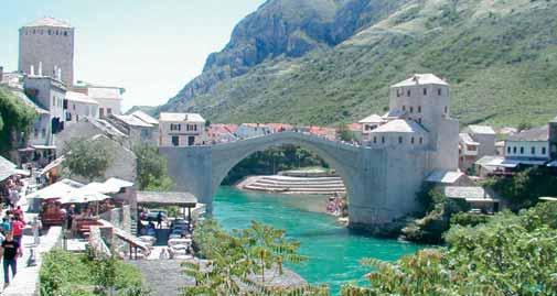 Turško in avstroogrsko sožitje Avtobus nas je nato popeljal po okolici in z druge strani smo spet zagledali Sarajevo ob Miljacki smo se podali po mestu.