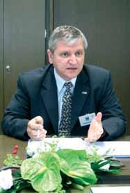 Vodja presoje Dušan Zorc Presojevalec Zoran Svetec (desno) in spremljevalec Simon Klinc (levo) pri vodji službe VPD Borisu Potrču.