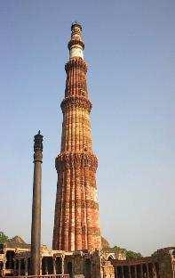 Σε έναν ψηλό του πύργο ο Νεχρού ύψωσε στις 15/8/1947 την τρίχρωµη σηµαία της ανεξάρτητης Ινδίας από τη βρετανική κυριαρχία και κάθε χρόνο την ίδια ηµέρα επαναλαµβάνεται η τελετή αυτή από τον εκάστοτε