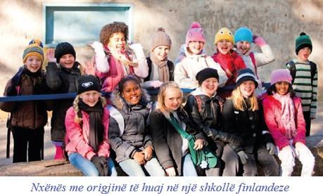 FINLANDA - Shifra dhe fakte nga fusha e arsimit: Më 2005 mësimi i gjuhës amtare (jo finlandeze) u zhvillua në 49 gjuhë dhe u ndoq nga 10.907 nxënës. Mësimi i gjuhës amtare u dha nga 400 mësues.