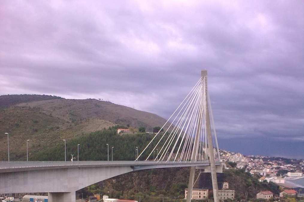 Danas beton među najraširenijim materijalima u graditeljstvu Most MOSTOVI građevina koja saobraćajnicu prevodi