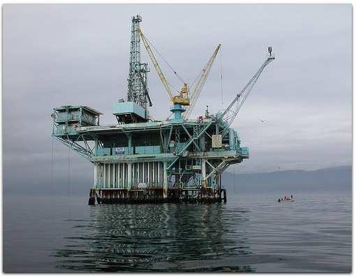 000 m 61 62 Naftne platforme koje podupire popustljiv toranj temeljen na šipovima: -treba da izdrže znatne poprečne pomake i sile -za dubine mora od 450 do 900m Naftna platforma