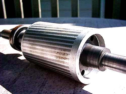 khuấy để trộn gió, giải nhiệt cho động cơ trong quá trình vận