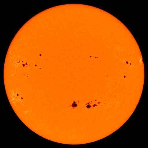 1.2.1 Ηλιακές Κηλίδες Οι κηλίδες (sunspots), είναι σκοτεινές περιοχές πάνω στην ηλιακή επιφάνεια που περιέχουν παροδικά µαγνητικά πεδία (βλέπε σχήμα 1.1).